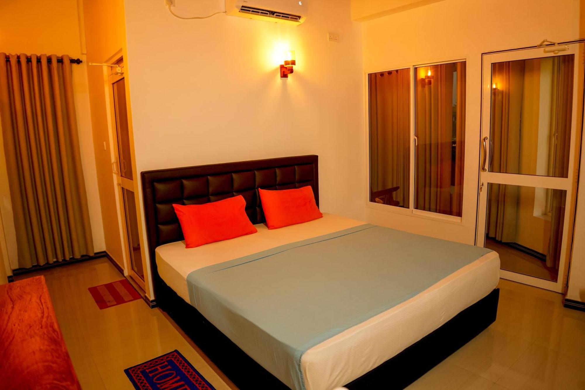 Peacock Beach Hotel Unawatuna Extérieur photo