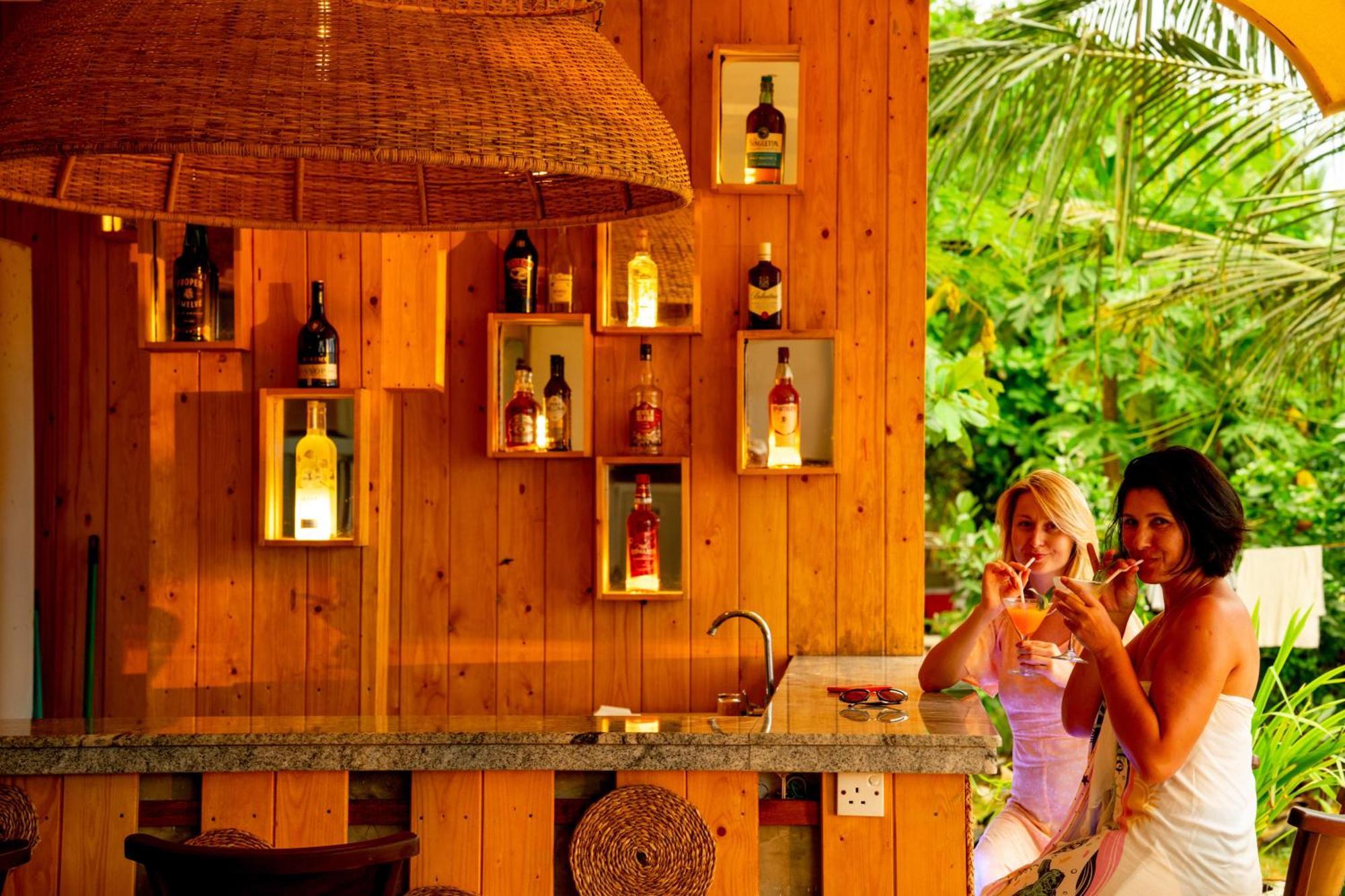 Peacock Beach Hotel Unawatuna Extérieur photo
