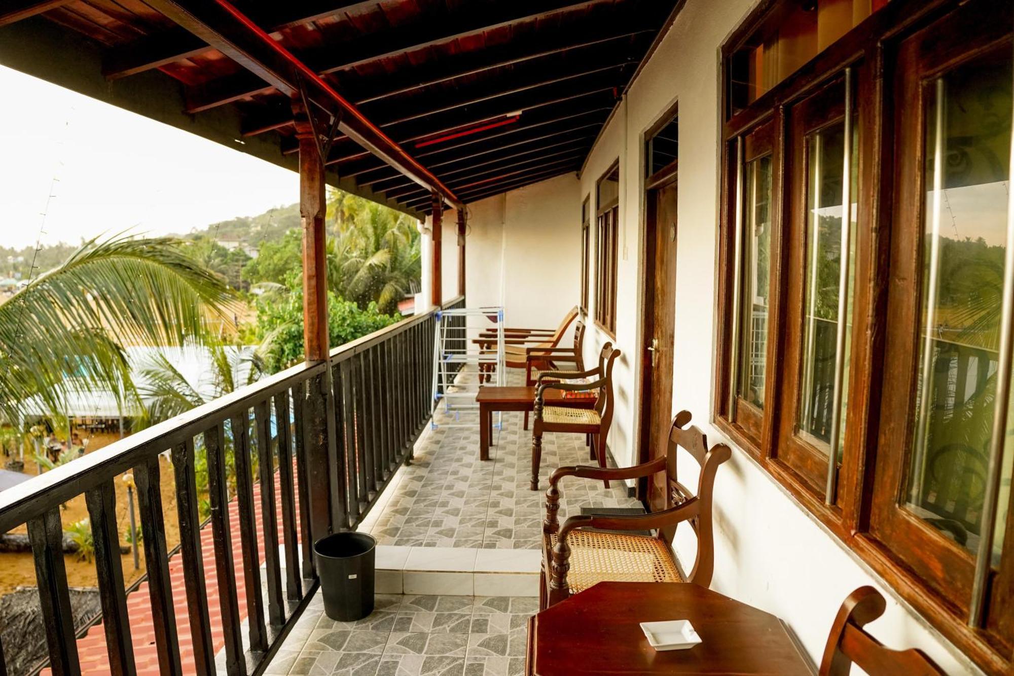 Peacock Beach Hotel Unawatuna Extérieur photo