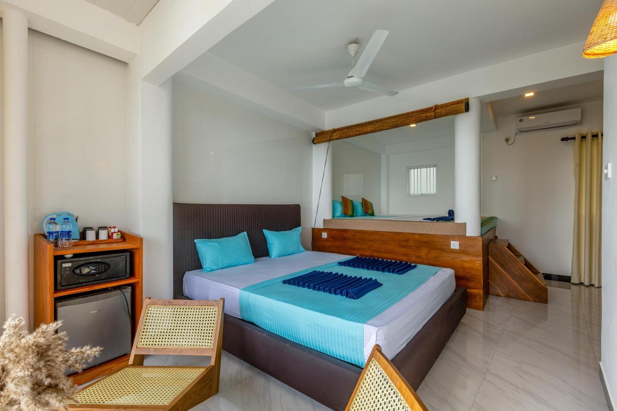 Peacock Beach Hotel Unawatuna Extérieur photo
