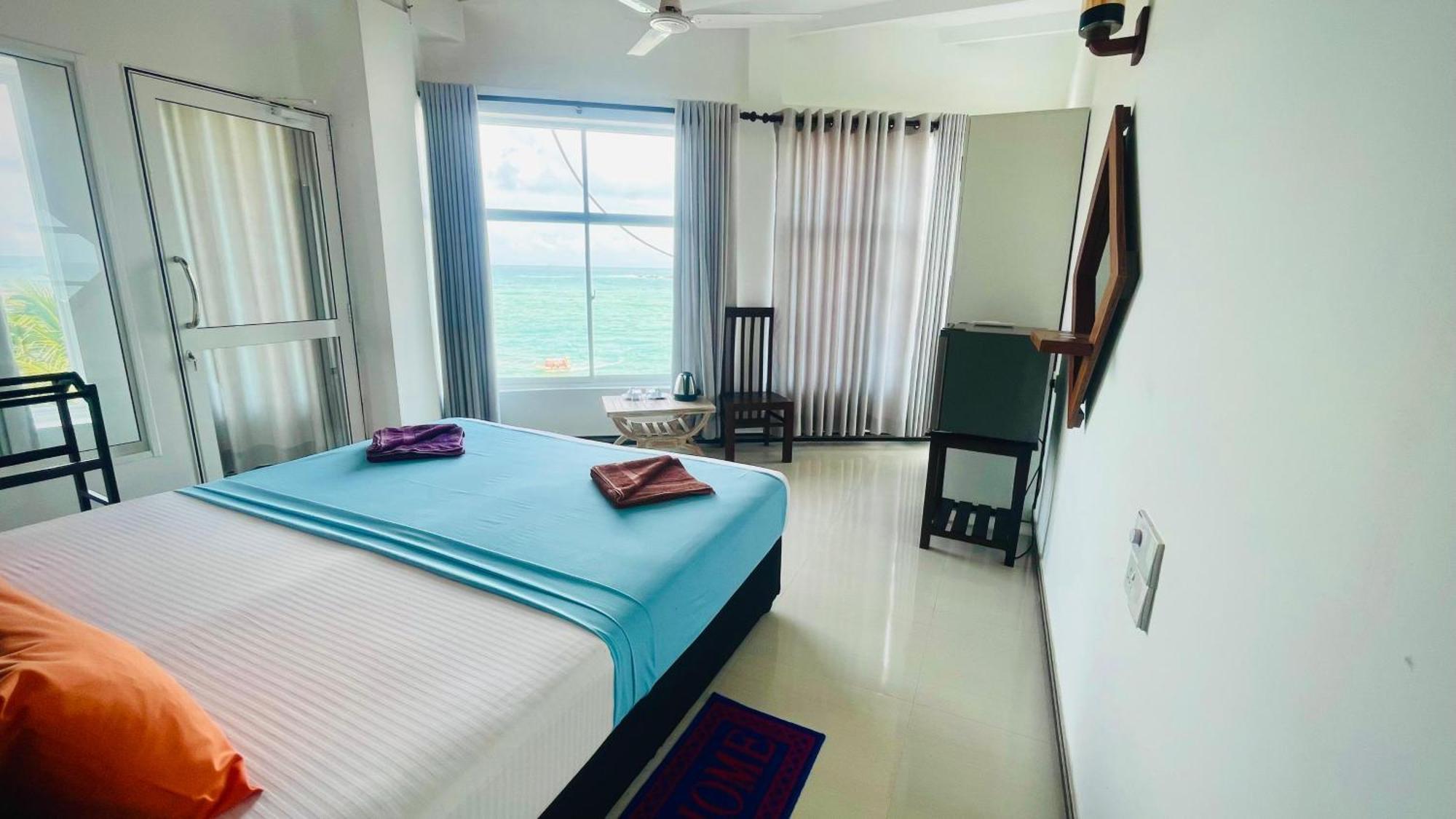 Peacock Beach Hotel Unawatuna Extérieur photo