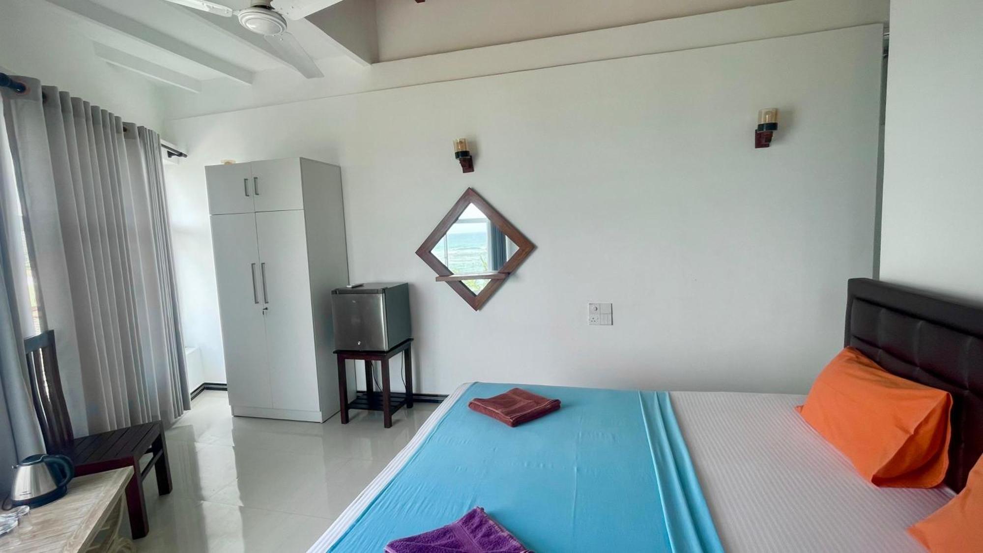 Peacock Beach Hotel Unawatuna Extérieur photo